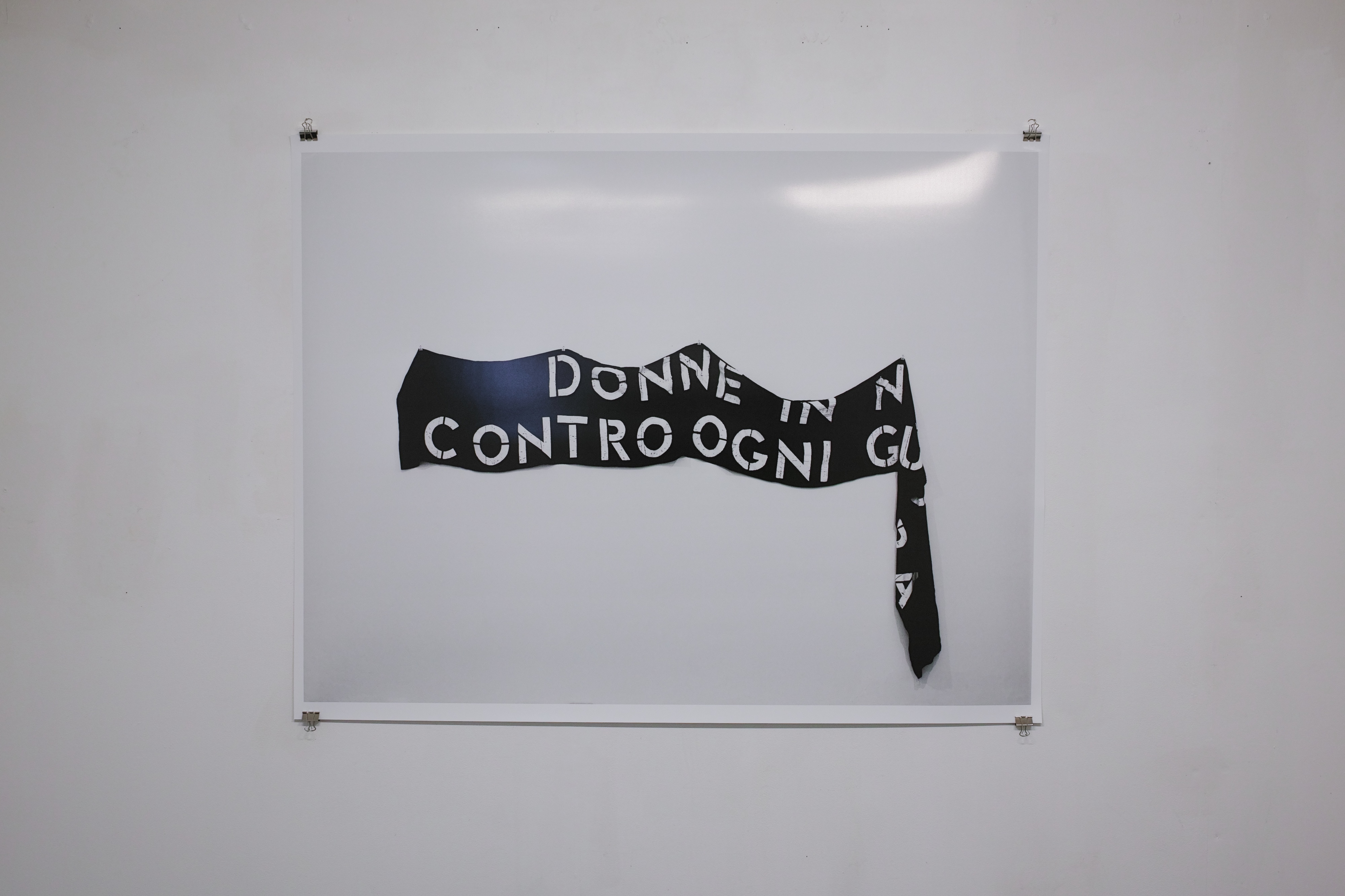 Donne in nero contro ogni guerra (women in black against all wars), 1980 banner photographed by Simona Barbera in 2016