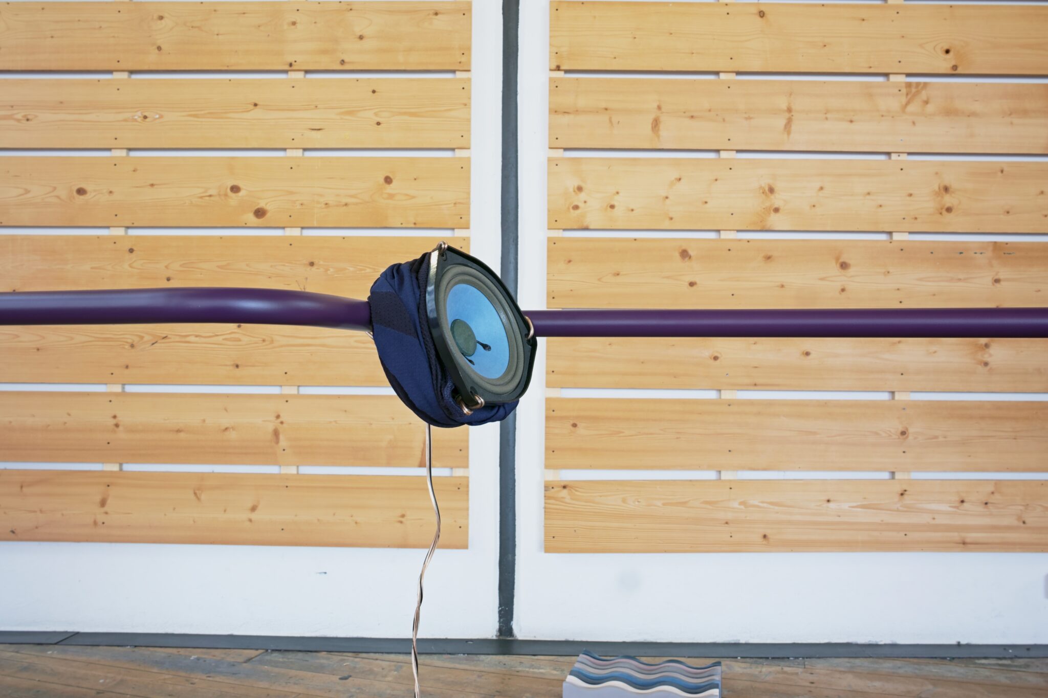 speaker, powder-coated bent metal structures, audio cable, Polyester fabric